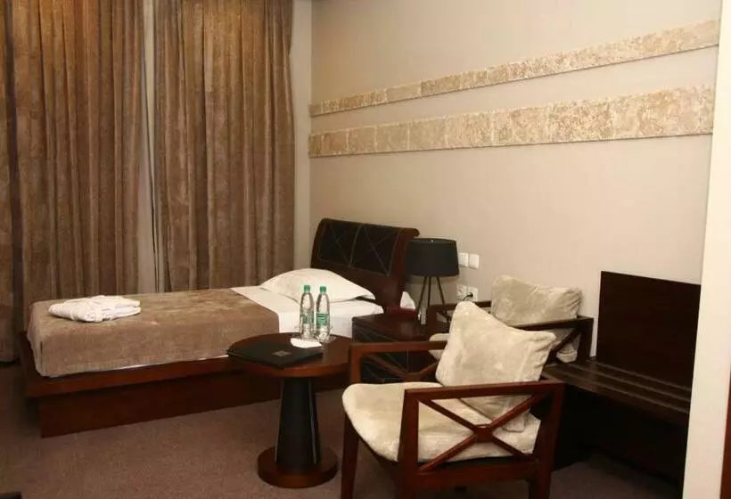 اتاق استاندارد یک نفره, Grand M