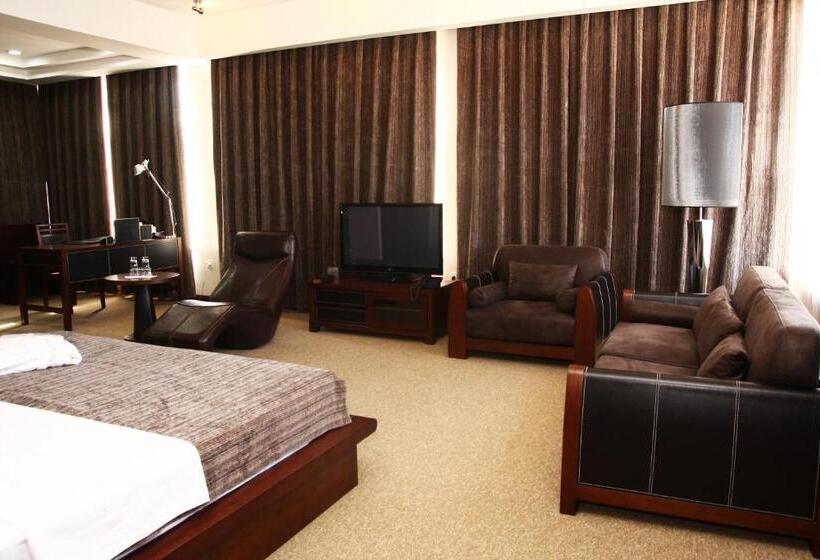 سوییت جونیور راحتی, Grand M