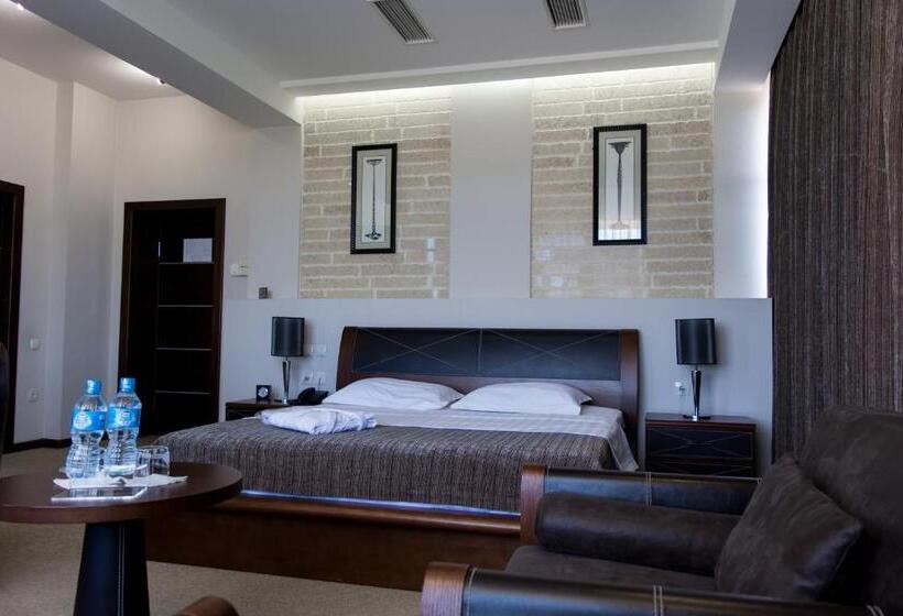 سوییت جونیور راحتی, Grand M