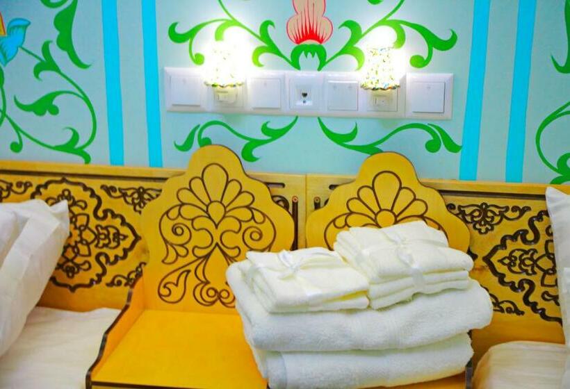 标准间, Hon Saroy