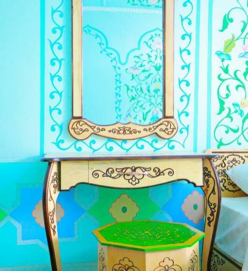 标准间, Hon Saroy