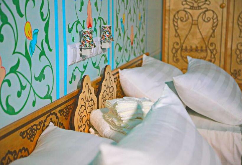 标准间, Hon Saroy