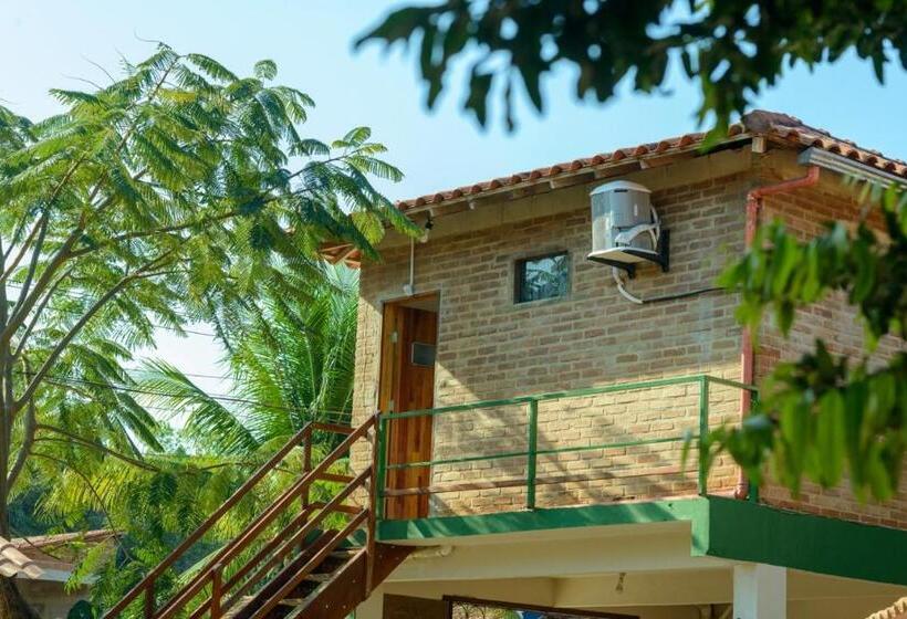 스탠다드 스튜디오, Pousada Axe