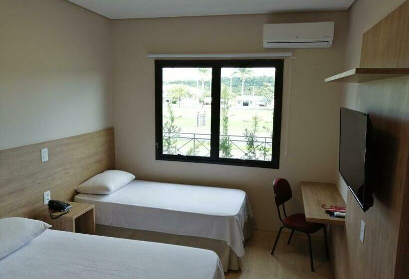 이코노미 룸, Residence Jaguary