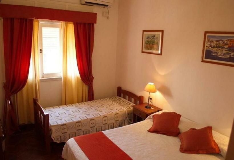 اتاق ساده سه نفره, Rutas