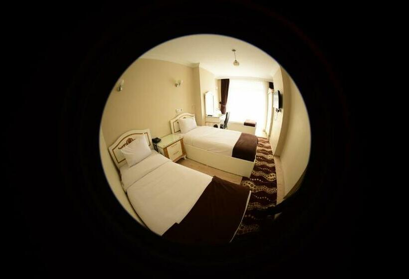 اتاق خانوادگی, Seref