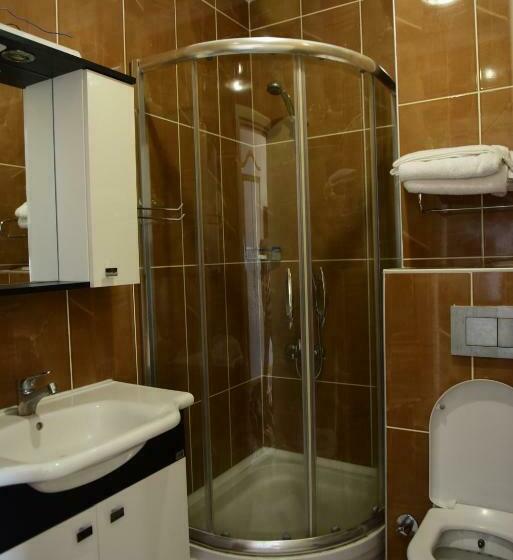 اتاق استاندارد سه نفره, Seref