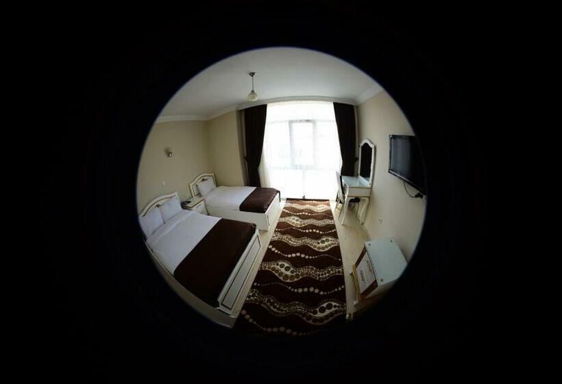 اتاق خانوادگی, Seref