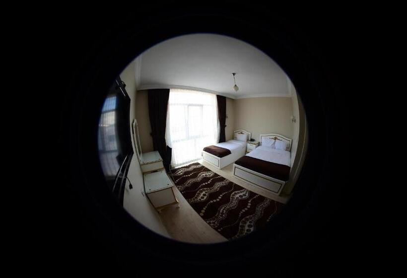 اتاق استاندارد سه نفره, Seref