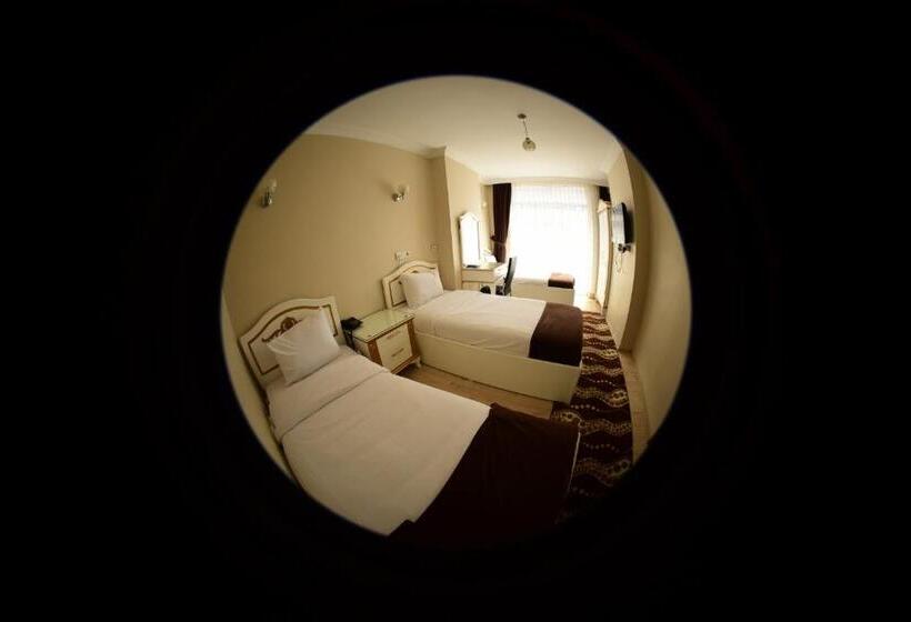 اتاق استاندارد سه نفره, Seref