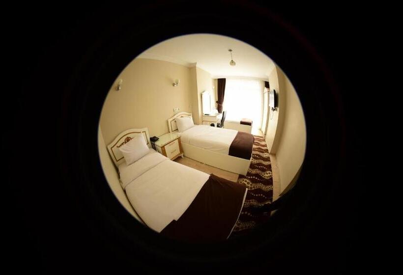 اتاق استاندارد سه نفره, Seref