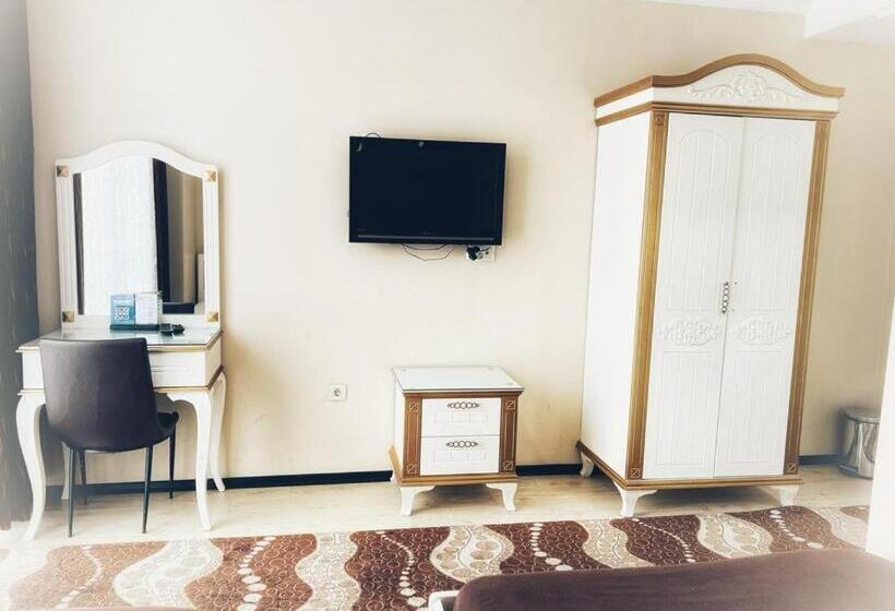 اتاق استاندارد سه نفره, Seref