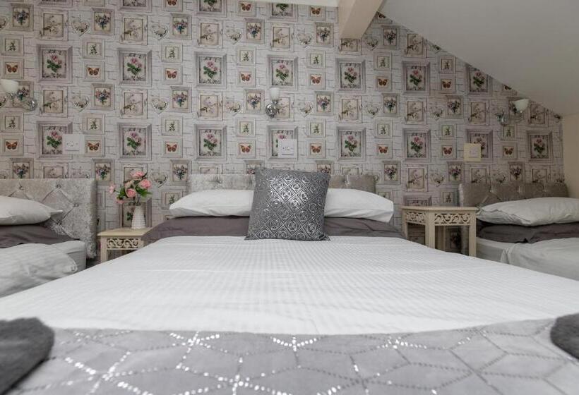 חדר משפחתי, The Carlton