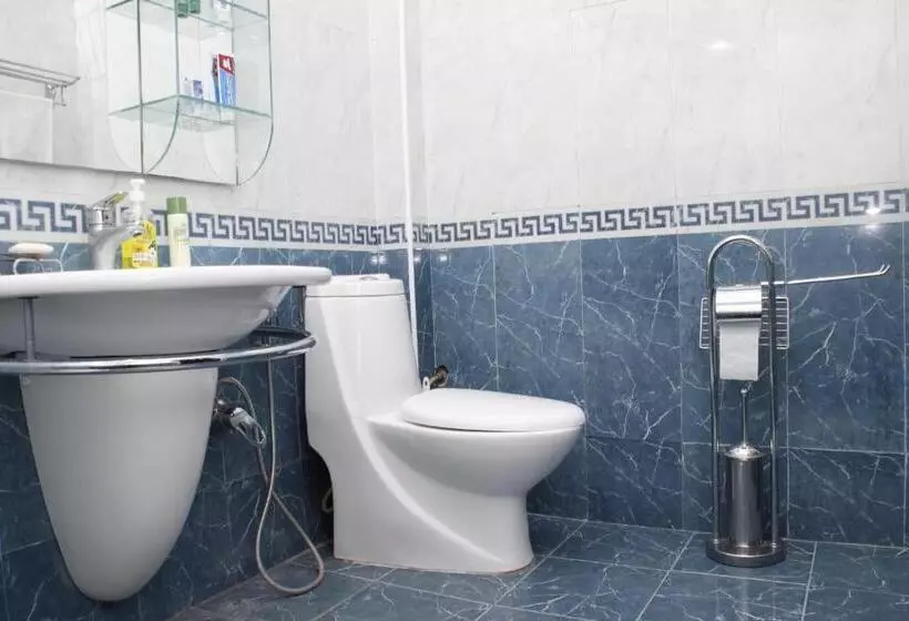 اتاق استاندارد سه تخته با سرویس بهداشتی مشترک, Baku Butik Mini