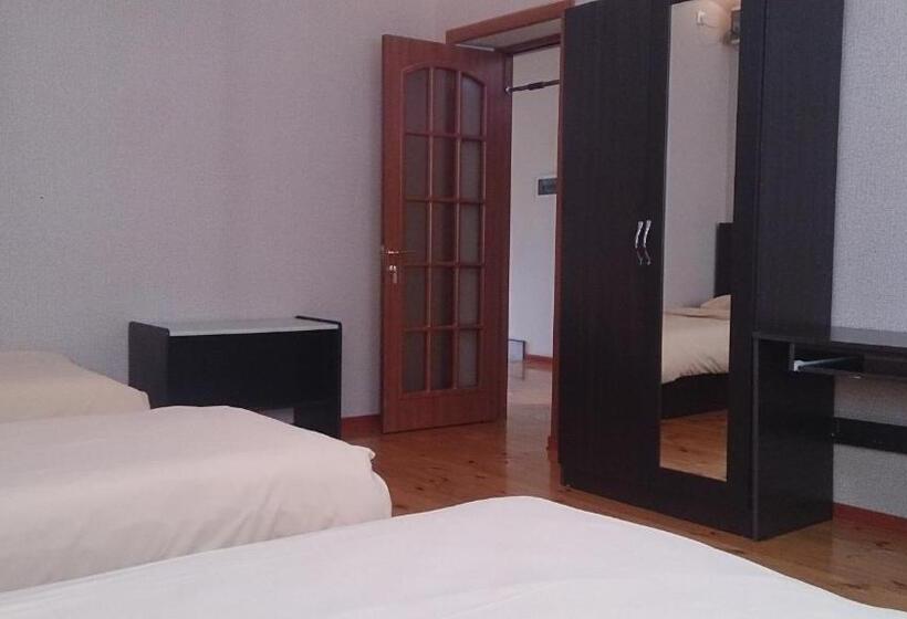 标准三人间共用浴室, Baku Butik Mini