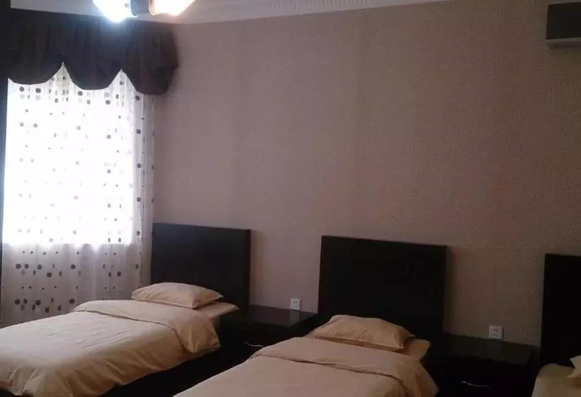اتاق استاندارد سه تخته با سرویس بهداشتی مشترک, Baku Butik Mini