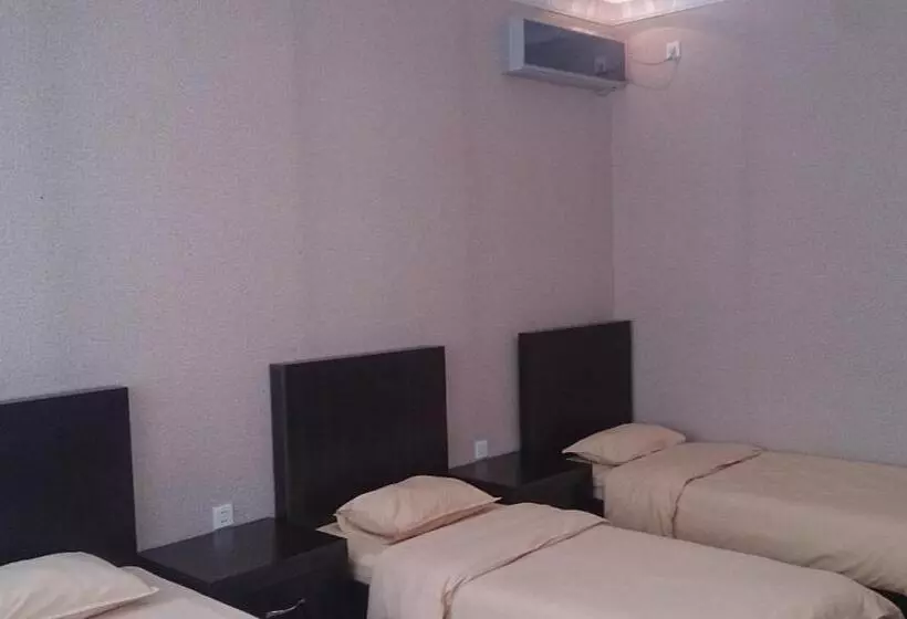 اتاق استاندارد سه تخته با سرویس بهداشتی مشترک, Baku Butik Mini