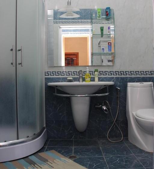 标准三人间共用浴室, Baku Butik Mini