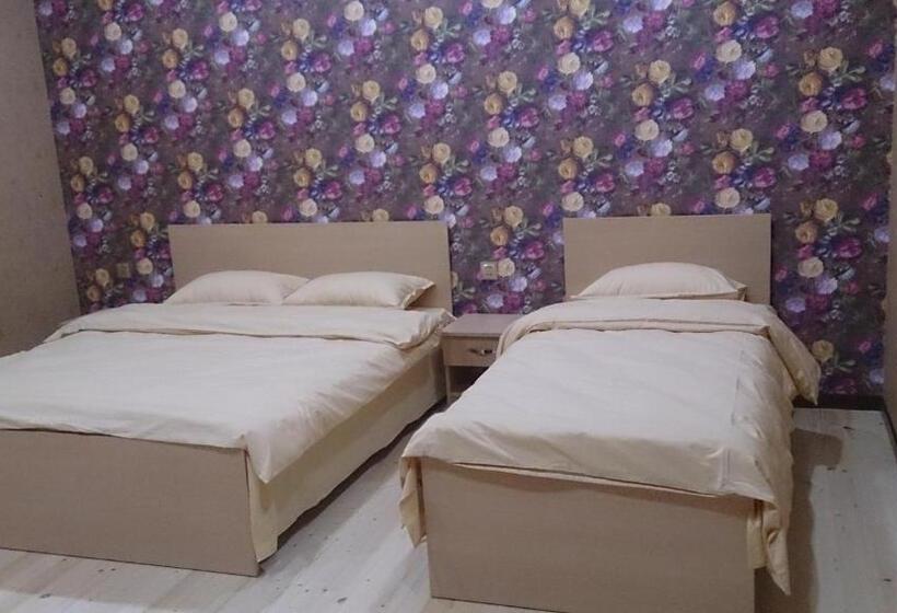 标准三人间, Baku Butik Mini