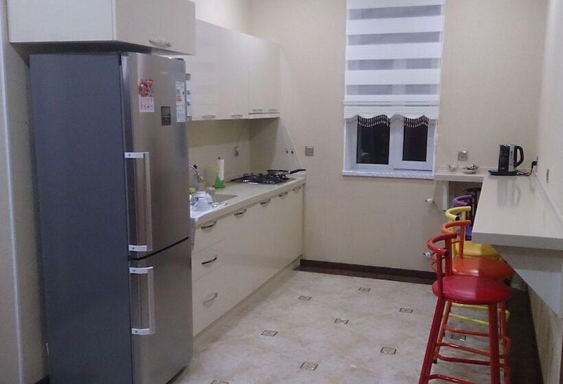 标准三人间, Baku Butik Mini