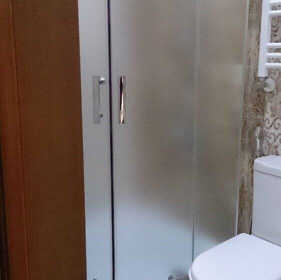 标准三人间, Baku Butik Mini