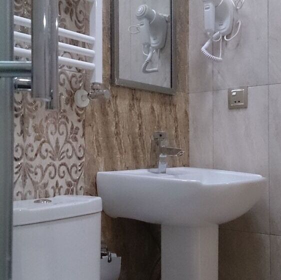 标准三人间, Baku Butik Mini