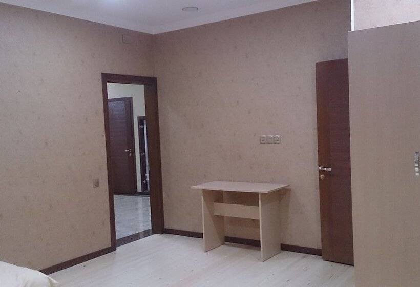 标准三人间, Baku Butik Mini