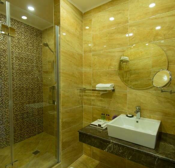 اتاق لوکس با چشمانداز شهر, Bristol Central Park