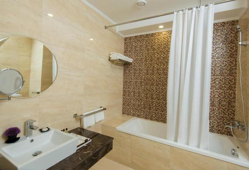 سوئیت با تخت بزرگ, Bristol Central Park