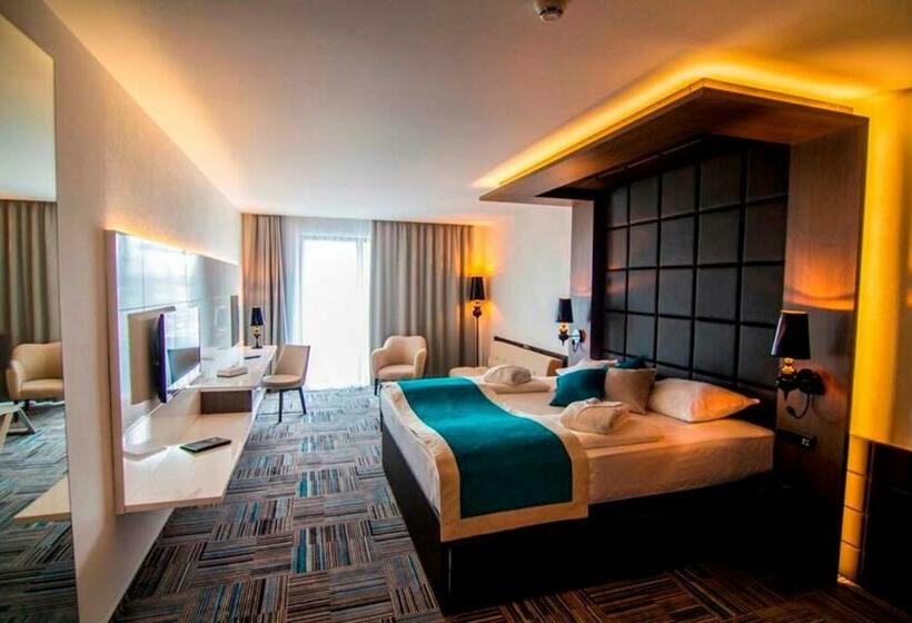 اتاق لوکس سه تخته, Hills Sarajevo Congress & Thermal Spa Resort