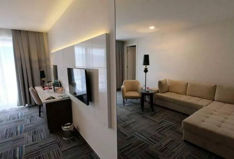 سوییت, Hills Sarajevo Congress & Thermal Spa Resort