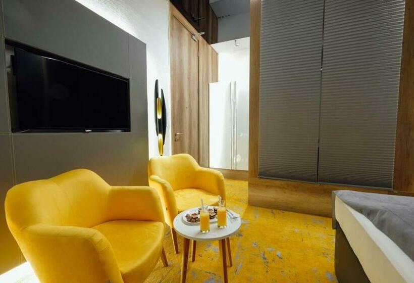 اتاق لوکس با بالکن, Hills Sarajevo Congress & Thermal Spa Resort