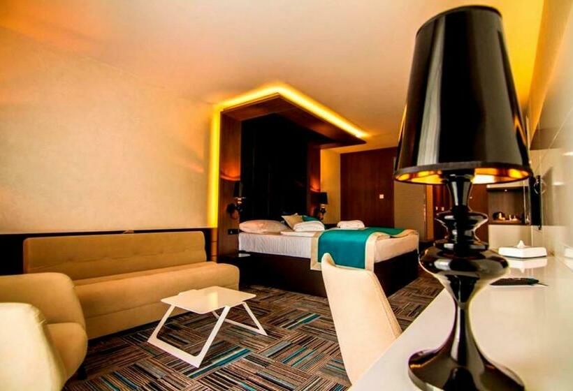 اتاق لوکس سه تخته, Hills Sarajevo Congress & Thermal Spa Resort