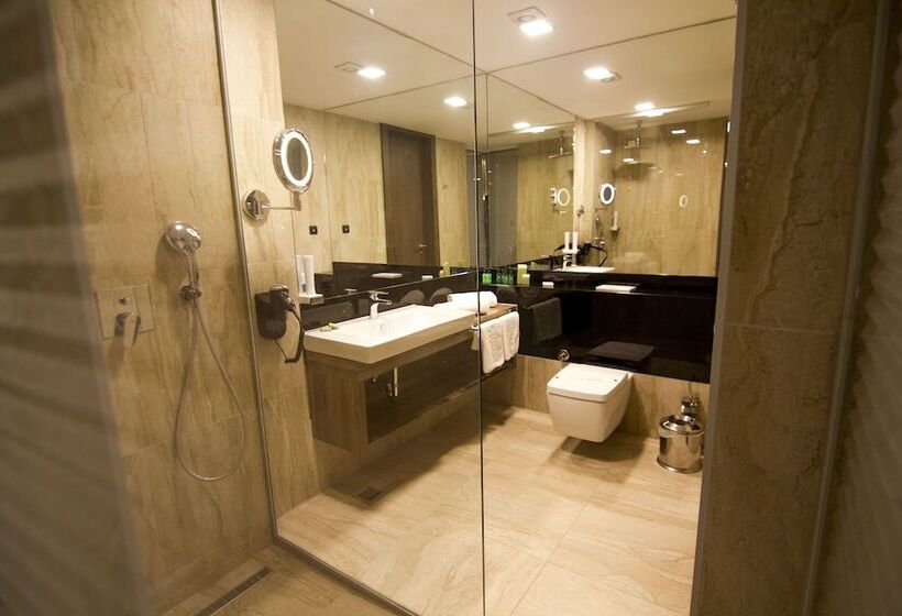 اتاق لوکس سه تخته, Hills Sarajevo Congress & Thermal Spa Resort