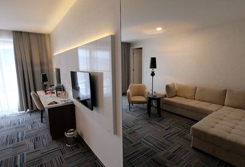اتاق لوکس سه تخته, Hills Sarajevo Congress & Thermal Spa Resort