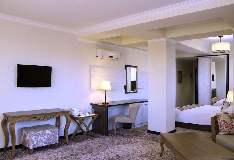 سوییت جونیور, Atlas