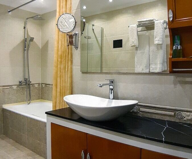 اتاق استاندارد یک تخته با بالکن, Atlas