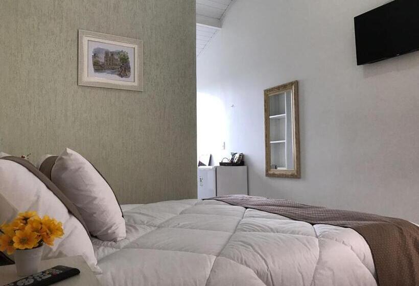 Delüks Üç Kişilik Oda, Do Reinildo Ii