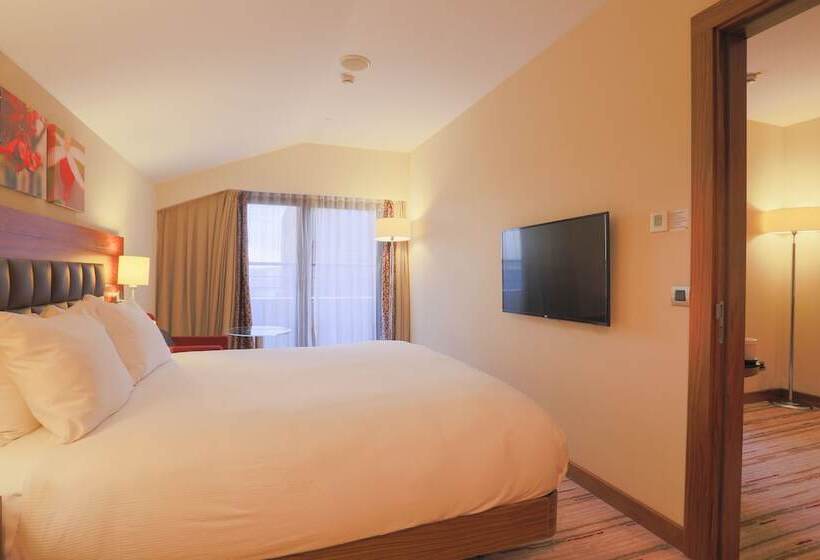 מיטת קינג בסוויטה, Hilton Garden Inn Eskisehir