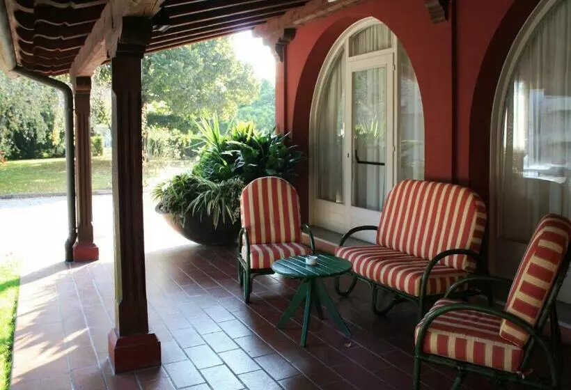 Deluxe Room, La Primula