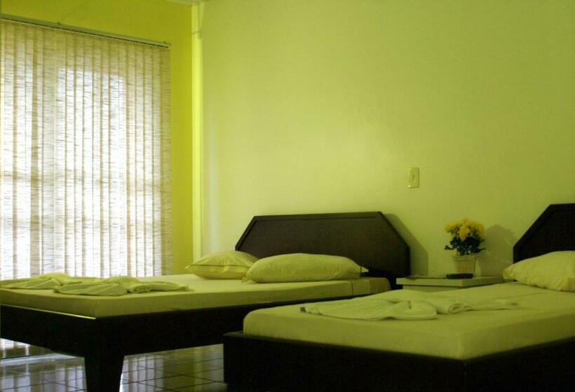 标准三人间, Manayara