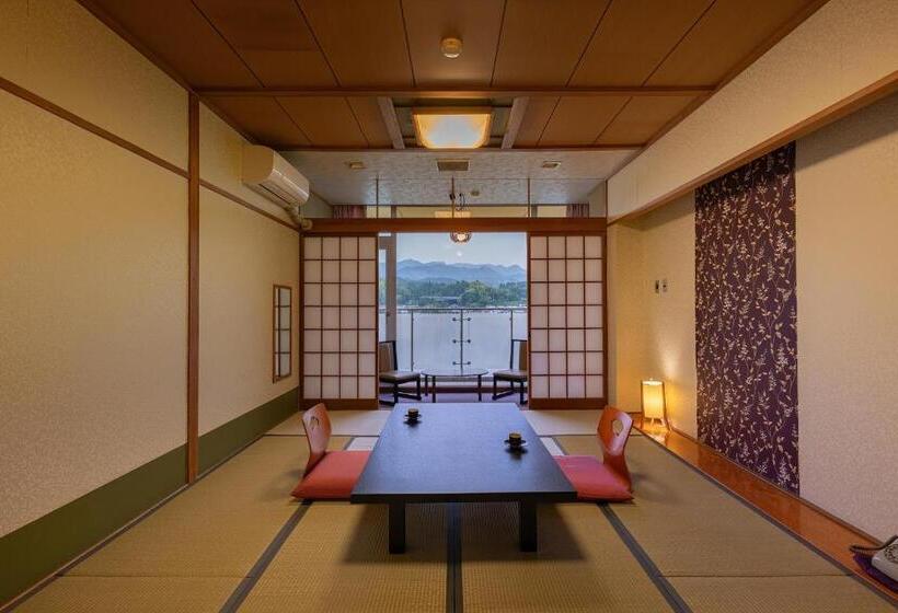 חדר סטנדרט לארבעה, Mikuma