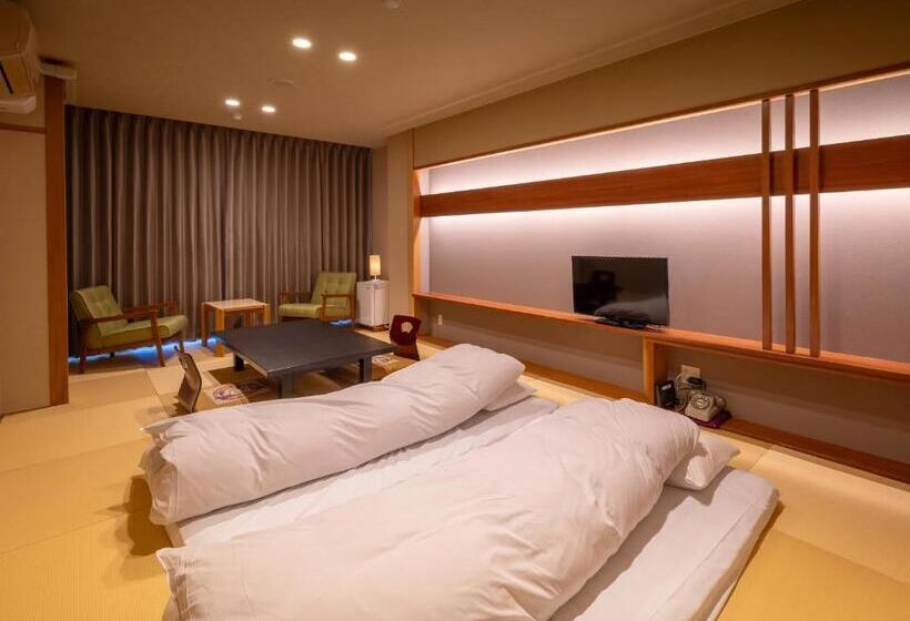 חדר סטנדרט לארבעה, Mikuma