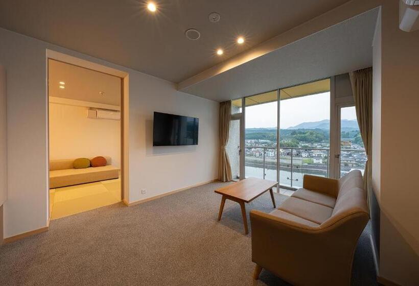 חדר משפחתי דלוקס, Mikuma