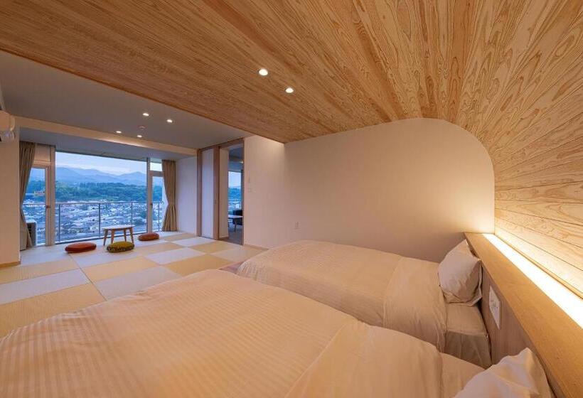 חדר משפחתי דלוקס, Mikuma