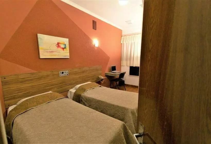 Standard-huone, Pouso Novo