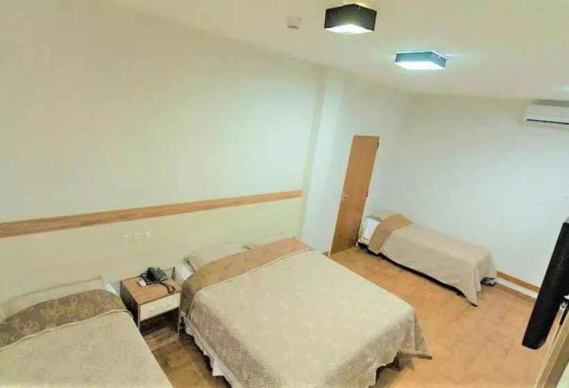 Deluxe Neljän Hengen Huone, Pouso Novo