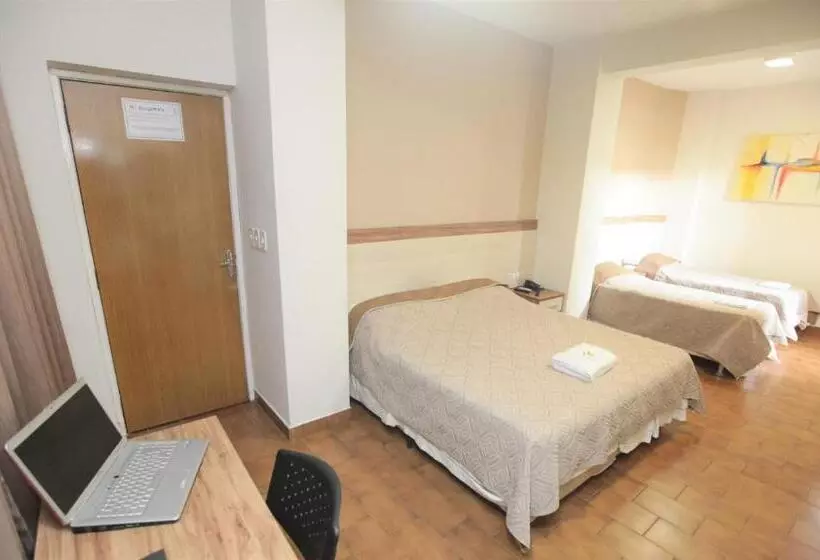 Deluxe Neljän Hengen Huone, Pouso Novo