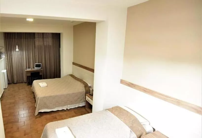 Deluxe Neljän Hengen Huone, Pouso Novo