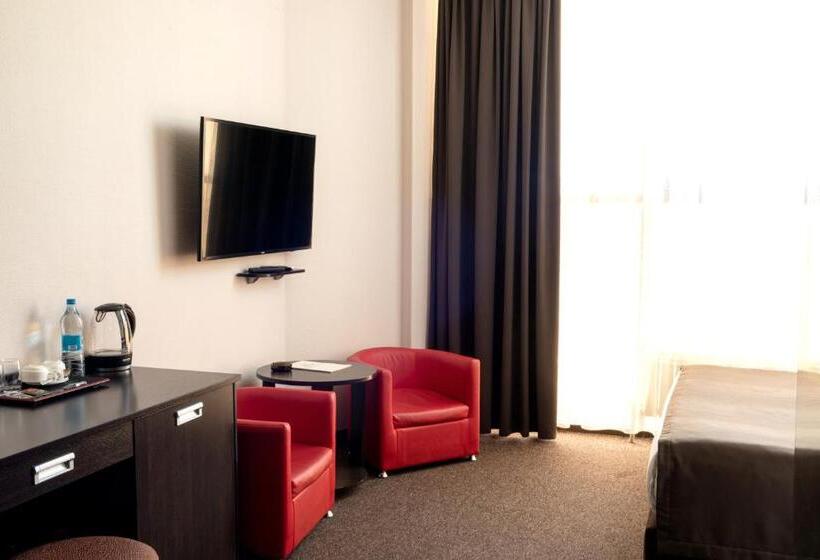 سوییت جونیور, Zhanaotel